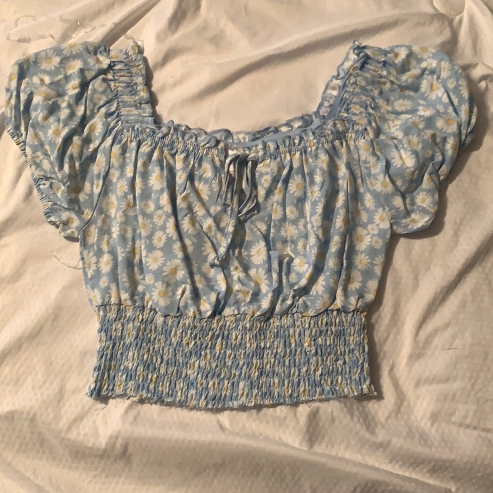 Stretchy cropped off the shoulder!